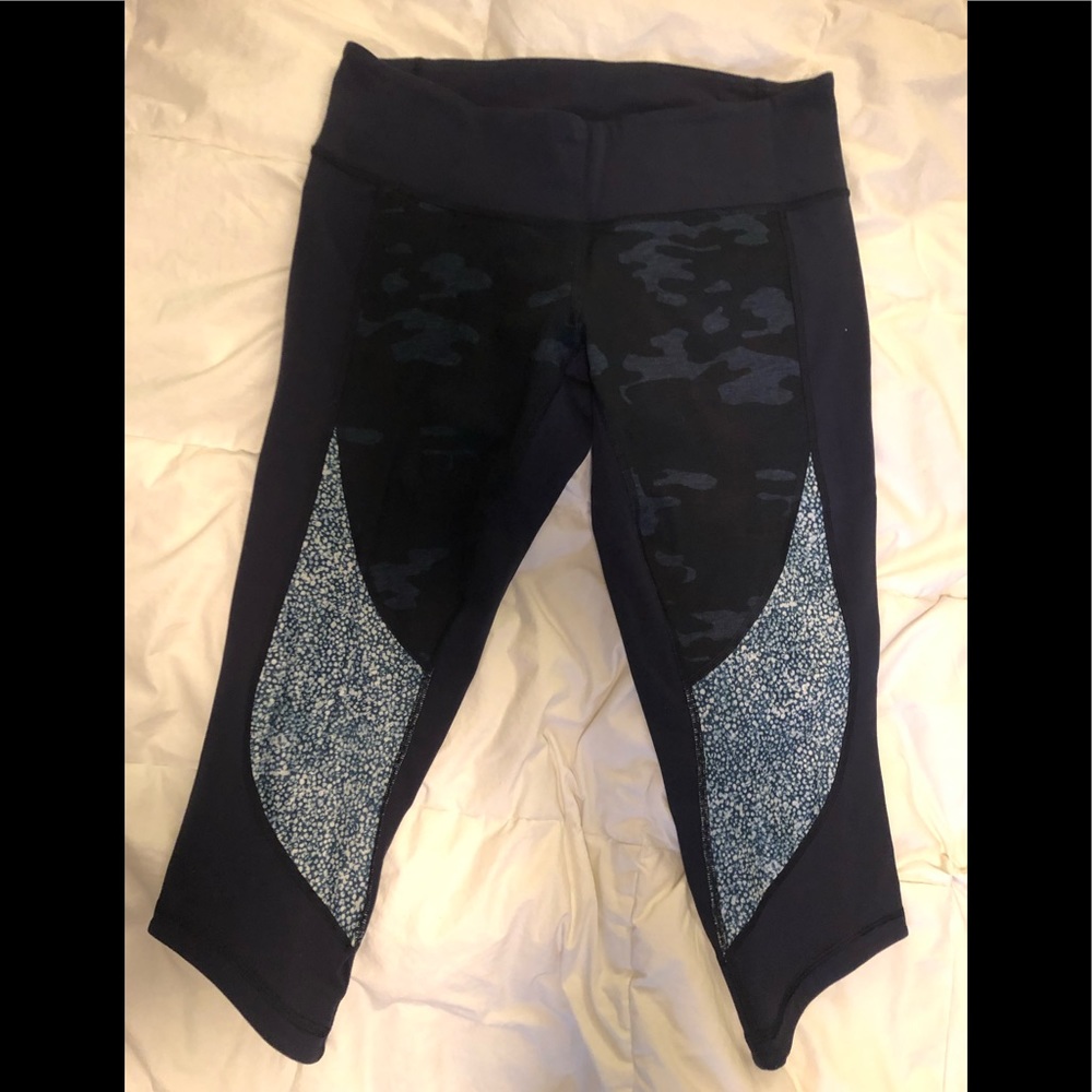 Lululemon Navy Blue Cropped Leggings 10 Like NEW